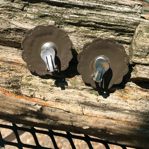 Vintage Large Detailed Bakelite Earrings - Picture 3 of 5